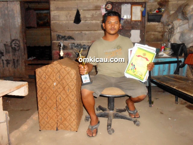 Om Aris dan kacer Satria