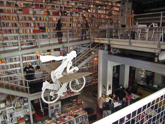 Ler Devagar at LX Factory