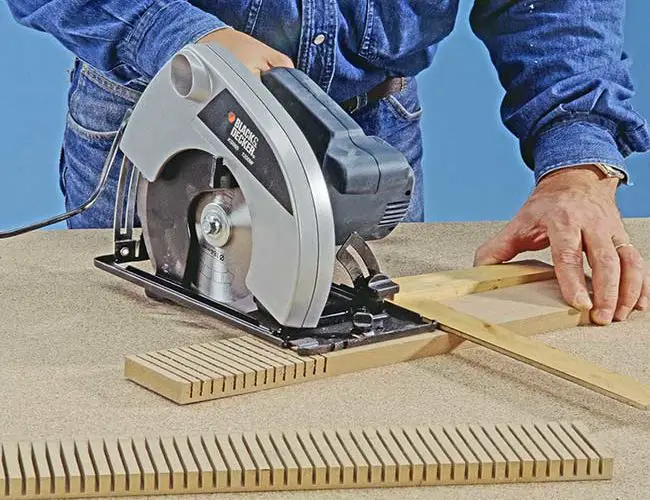 Bend Wood with the Kerf-cutting Method