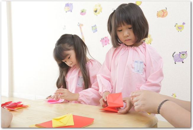 お雛様お内裏様を折り紙で簡単に作れる ぼんぼりは 飾りを作るには お雛様お内裏様を折り紙で簡単に作れる ぼんぼりは 飾りを作るには