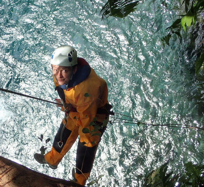 Canyoning pour les débutants dans le canyon de Langevin à la Réunion.