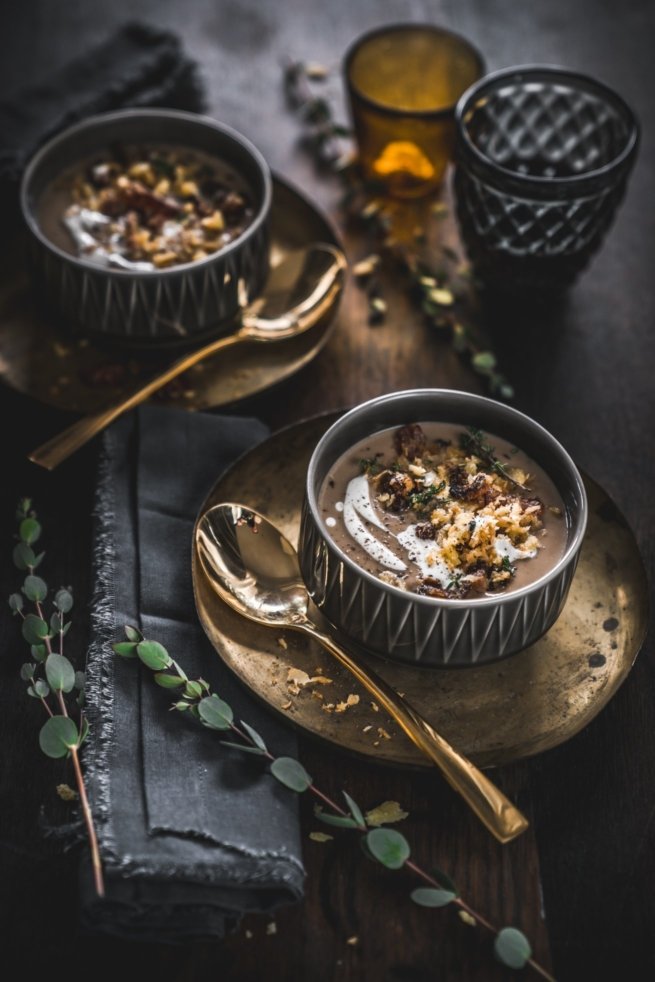 Edle Maronen Portwein Suppe mit Dattel Speck Crunch