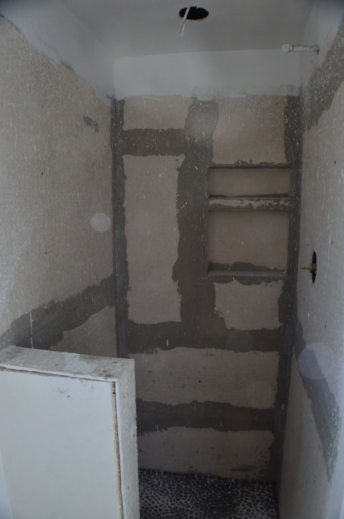 The shower is still ready to get some tile, hopefully I can start cutting tile this week.