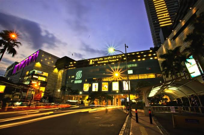salah satu mall terbesar di jakarta yaitu grand indonesia