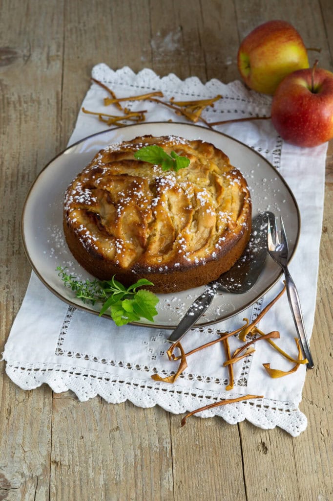 Apfelkuchen mit Kräutern - Apfelliebe 2 apfelkuchen mit zitornenkräutern