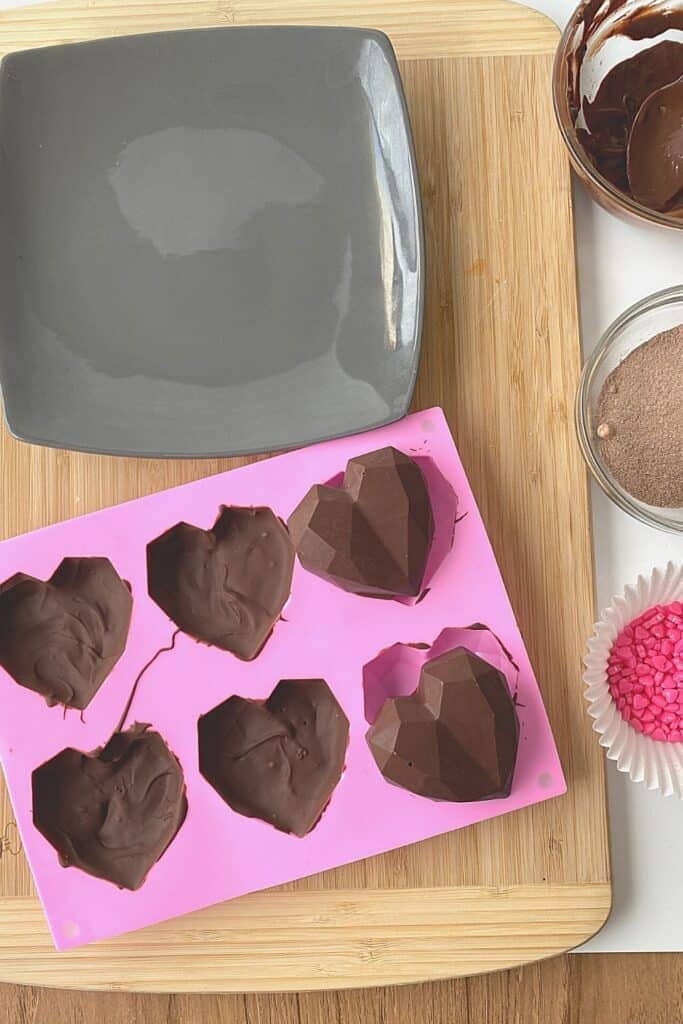 It's the season of love and everyone deserves a sweet chocolate treat for Valentine's Day. Here is How To Make Hot Chocolate Bombs for Valentine's Day. Share these hot cocoa bombs with your kids, family and friends.