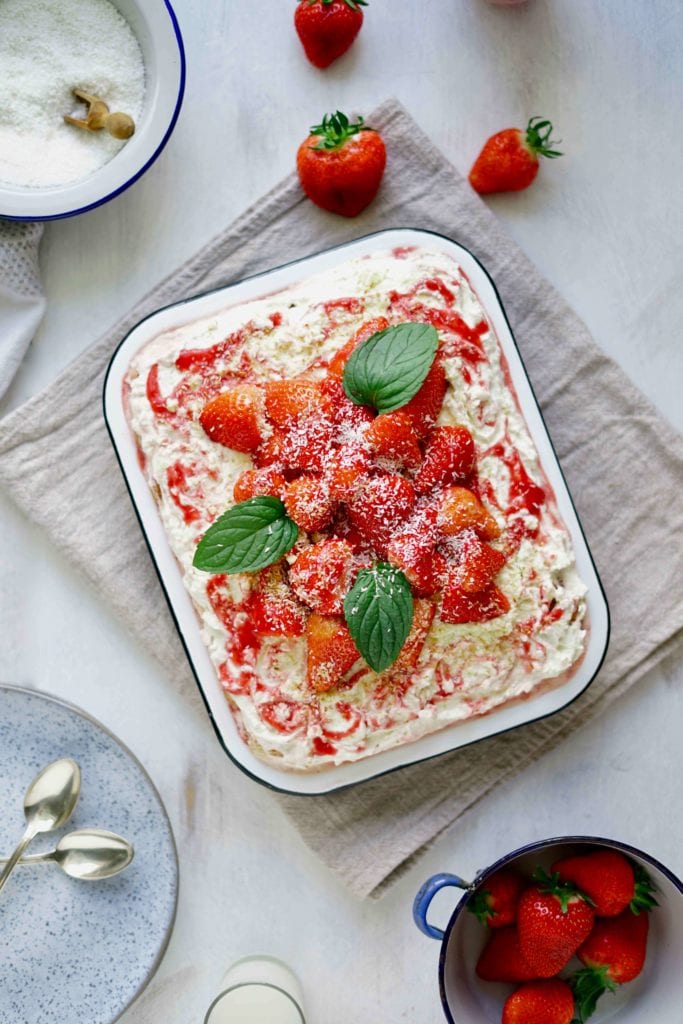 Erdbeerzeit - Erdbeer-Rhabarber-Torte 8 erdbeer kokos tiramisu fernwehkueche