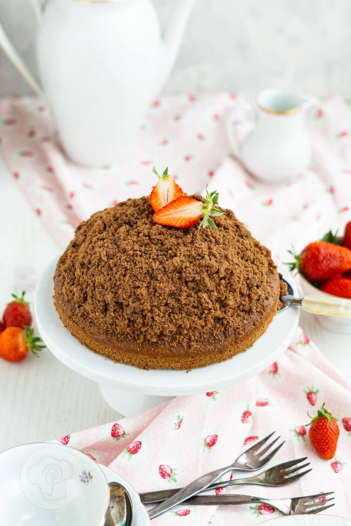 Maulwurfkuchen mit Erdbeeren 3 Wer hat Lust auf einen Kuchen Klassiker? Dann probiert doch mal meinen Maulwurfkuchen mit Erdbeeren. Super lecker und herrlich fruchtig. Der Kuchen schmeckt auch mit anderen Früchten wie z.B. Himbeeren total lecker. Küchentraum & Purzelbaum | #kuchen | #backen | #erdbeeren