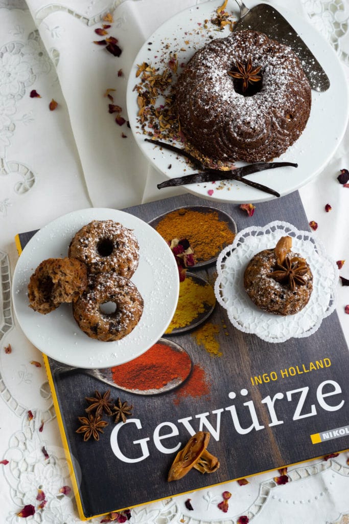 Saftiger Glühweinkuchen. Großer Gugelhupf und Minigugelhupf.