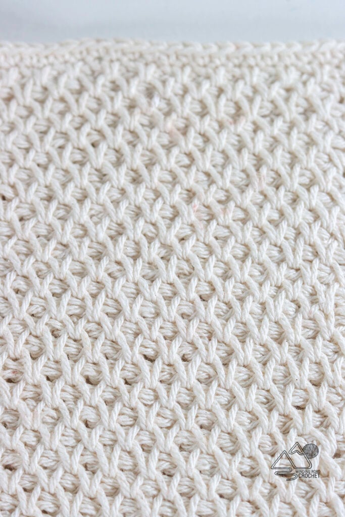 Learn all the basics of Tunisian crochet with this free online course. This course is designed for beginners and has 4 practice patterns.