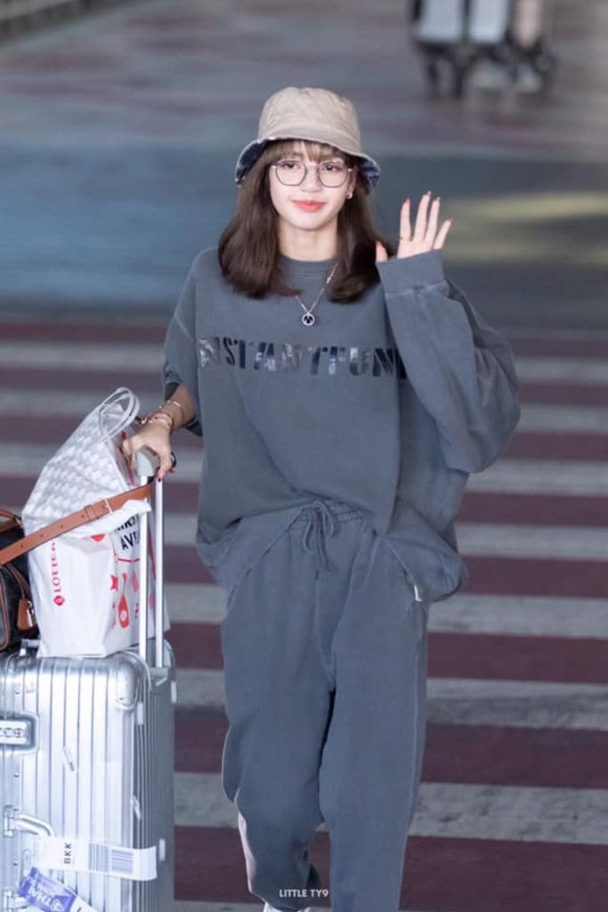 Blackpink Lisa S Outfit At Incheon Airport On October 30 2019