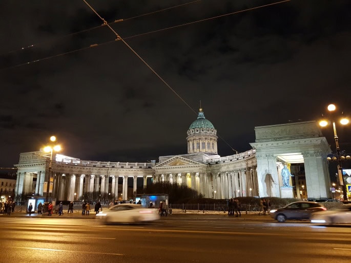 Notre-Dame-de-Kazan saint petersbourg de nuit