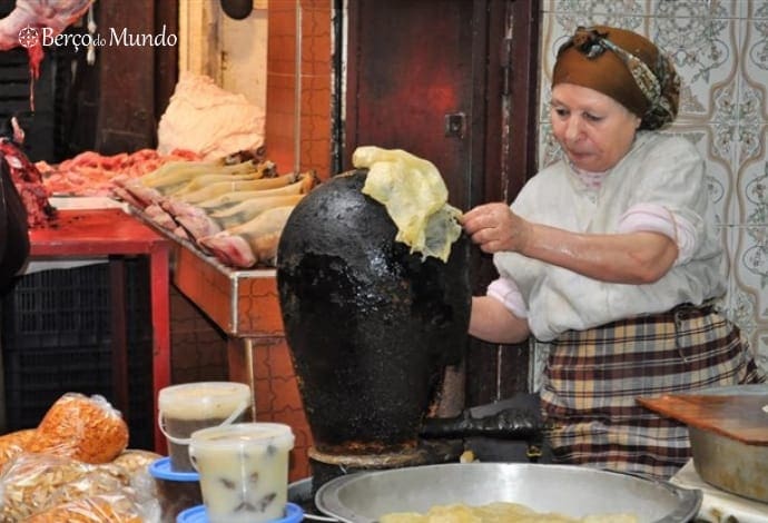 Mulher cozinha warka