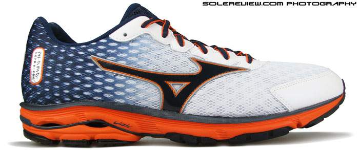 Инженеры Mizuno называют называют их кроссовками для нейтральных пронаторов, однако это небольшое отклонение от этого классического определения