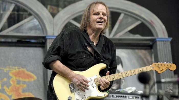 Walter Trout streams 3 tracks from Alive In Amsterdam 1 Walter Trout streams 3 tracks from Alive In Amsterdam Artes & contextos Walter Trout
