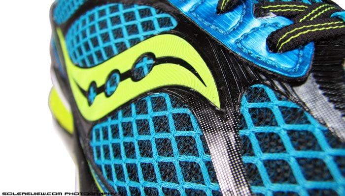 Один из старейших брендов. Логотип изображает течение речки Saucony, проходящей вокруг валунов. Спорим, что вы не знали этого.