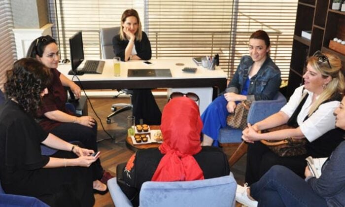 Nazenin Konakları’na taşınmadan komşu oldular