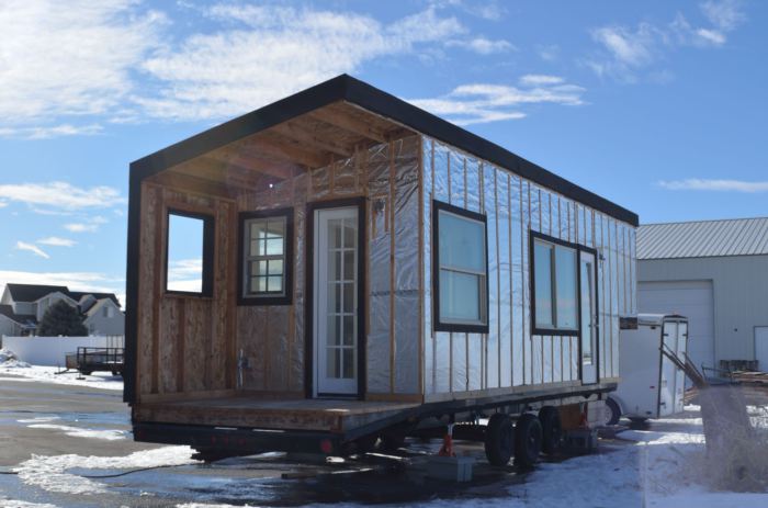 Porch, one row of siding