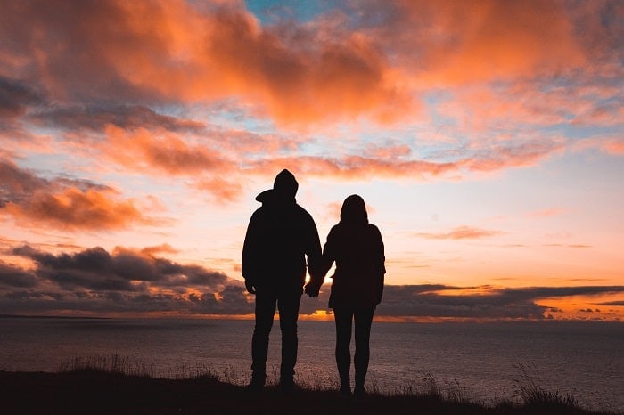 healthy boundaries romantic couple holding hands