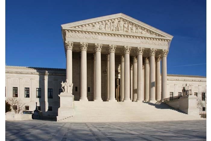 Tòa-án-Tối-cao-Hoa-Kỳ-ở-Washington-D.C-được-mô-phỏng-hoàn-hảo-hình-ảnh-một-đền-thờ-Hy-Lạp-cổ-đại.-Công-trình-được-xây-dựng-từ-1932-1935-bời-KTS.Cass-Gilbert