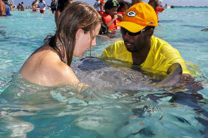 Swimming with stingrays, Cayman Islands – Experiencing the Globe
