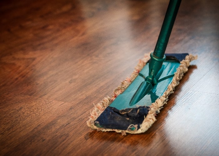 how to clean laminte floors