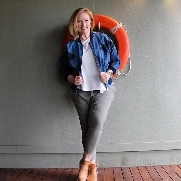 Pants to hide a belly - Liz wears her top outside her pants | 40plusstyle.com