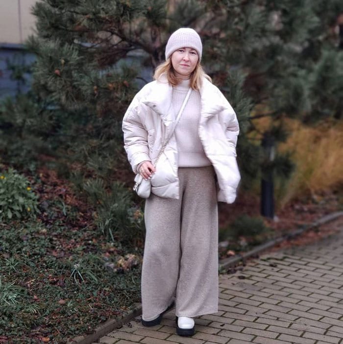 Martina in a cream beanie and tonal outfit | 40plusstyle.com