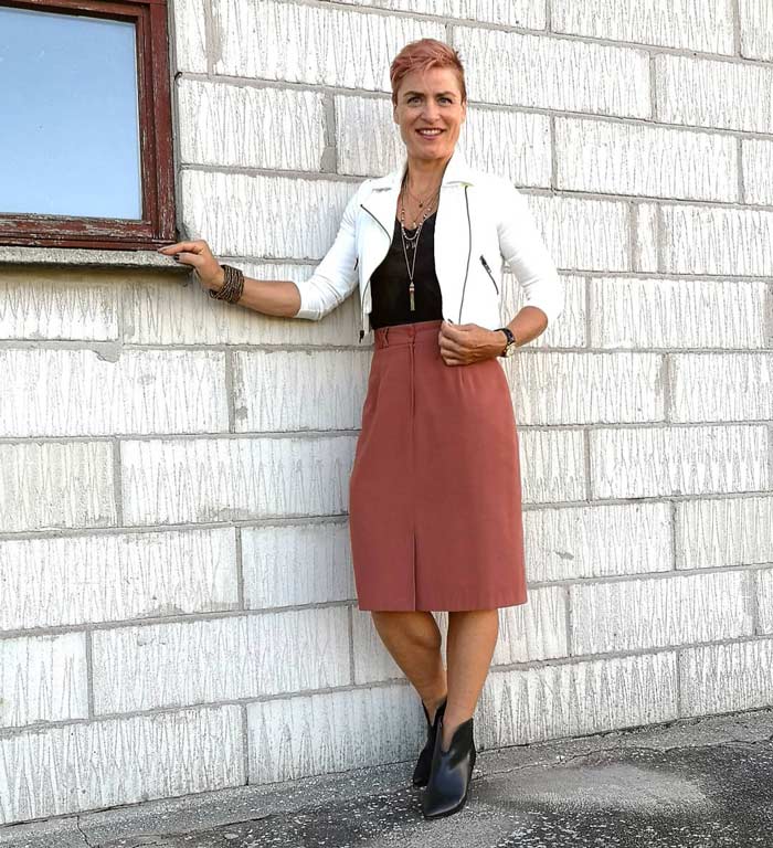 Cropped white jacket | 40plusstyle.com
