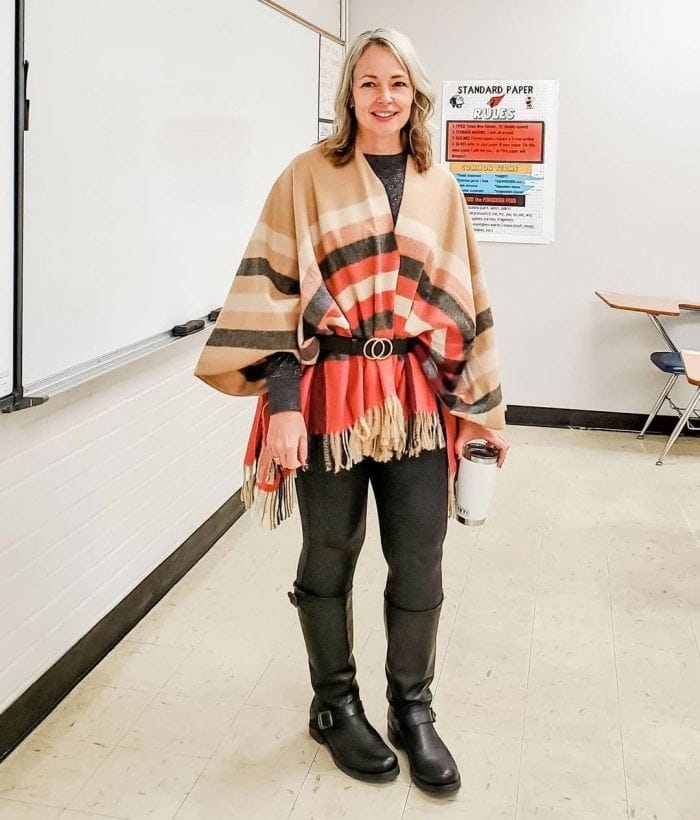 Create shape with a poncho and a belt | 40plusstyle.com