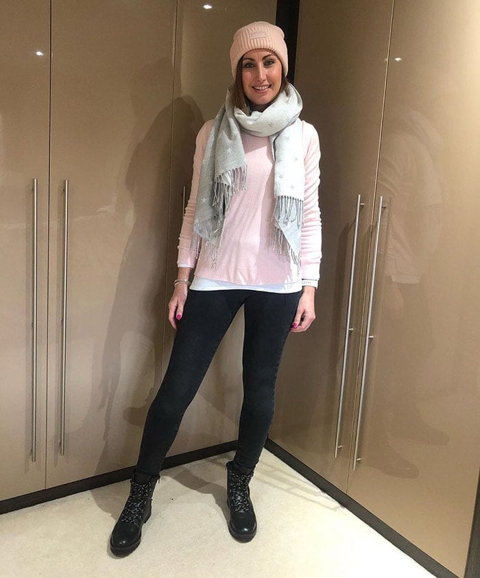 Lou wearing cozy accessories for winter | 40plusstyle.com