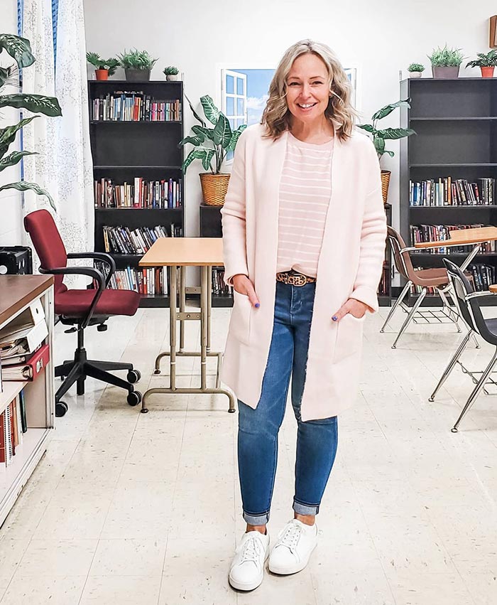 Shoes with arch support - Jenny in sneakers | 40plusstyle.com