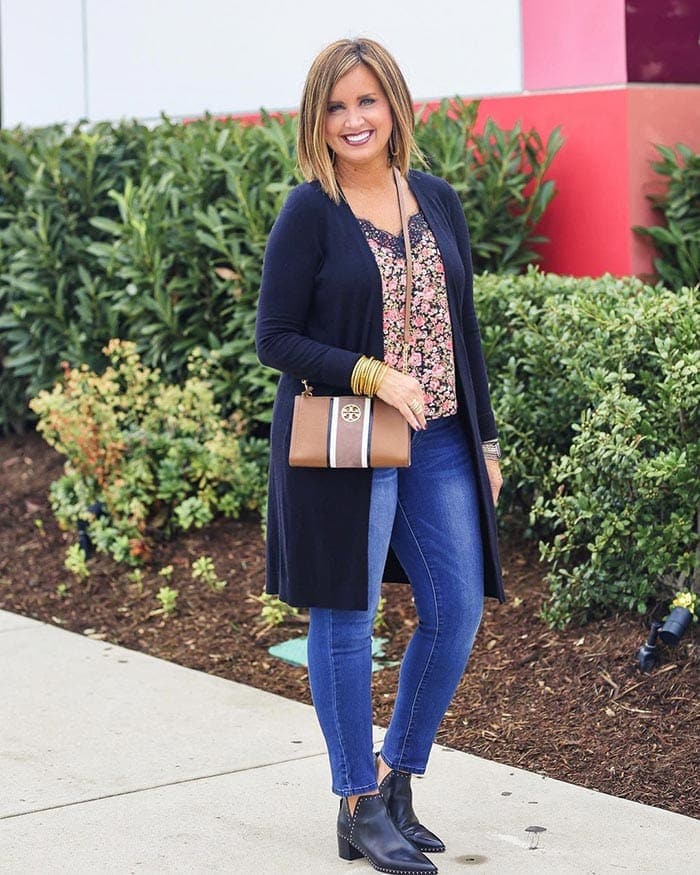 How to layer clothes - Laura wears a long cardigan | 40plusstyle.com