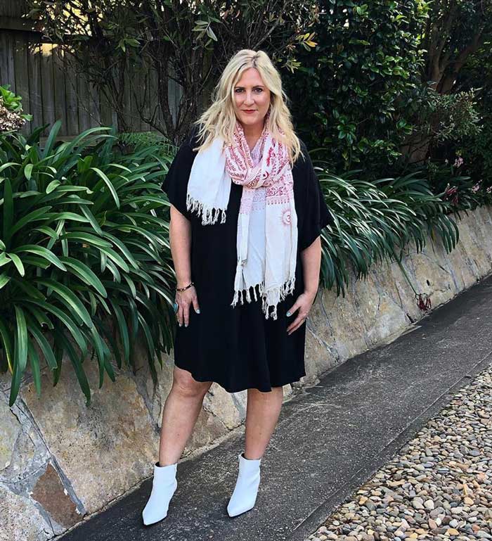 how to hide a belly with a scarf | 40plusstyle.com