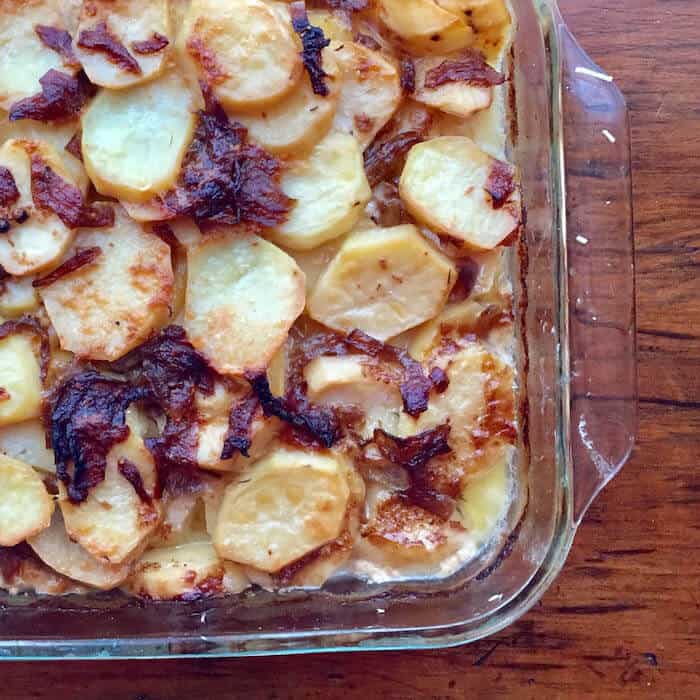 Scalloped Potatoes with Caramelized Onions: Creamy & Flavorful