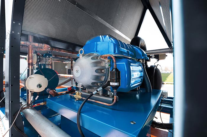 The most powerful air-cooled chiller using oil-free compressor technology, with a refrigeration capacity of up to 2 MW The most powerful air-cooled chiller using oil-free compressor technology, with a refrigeration capacity of up to 2 MW
