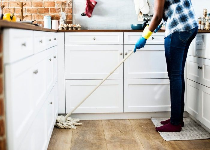 cleaning the laminate floors