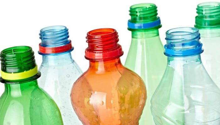 حثت إدارة الأغذية والعقاقير (FDA) على حظر مادة "بيسفينول أ" الموجودة في المواد البلاستيكية بسبب ارتباطها بمشاكل القلب والسكري والكبد