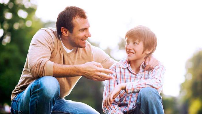 Tisser des liens avec votre fils adolescent: bannissez "Moi contre mon adolescent"