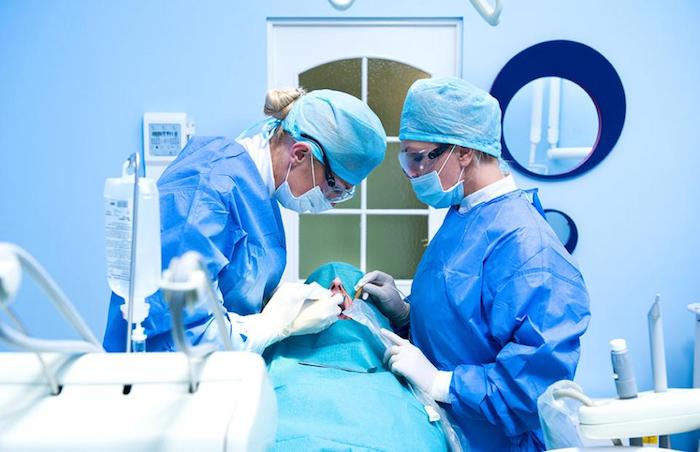 Où utilise-t-on les greffes d'os et de tissus mous?