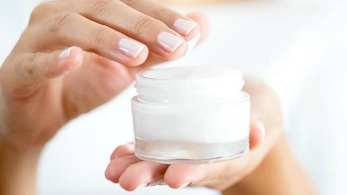 De nombreux traitements contre l'eczéma visent à augmenter l'humidité de la peau