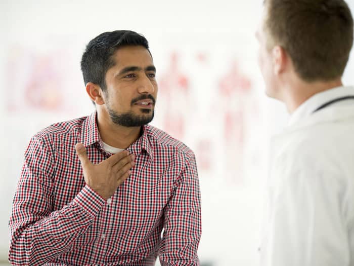 Herpes-Ösophagitis kann Schluckschmerzen und Halsschmerzen verursachen