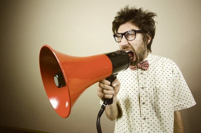 La masturbation affecte-t-elle votre voix et vos cordes vocales?