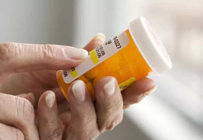 Metilprednisolona e prednisona reduzem a inflamação, suprimindo o sistema imunológico
