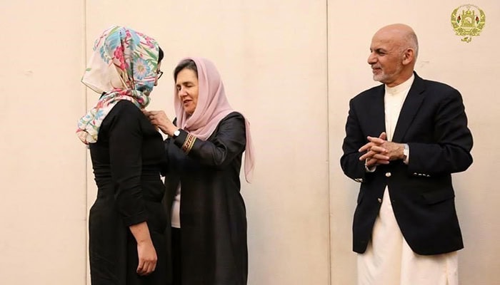 این معین وزارت دفاع معتقد است که رییسجمهور غنی به معنای واقعی کلمه در عرصهی بهبود مشارکت زنان در نهادهای دولت، یک انقلاب در تاریخ افغانستان صورت داده است.