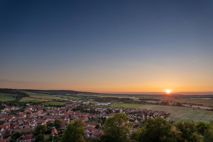 Sonnenuntergang über Mühlberg in Thüringen Sonnenuntergang über Mühlberg in Thüringen