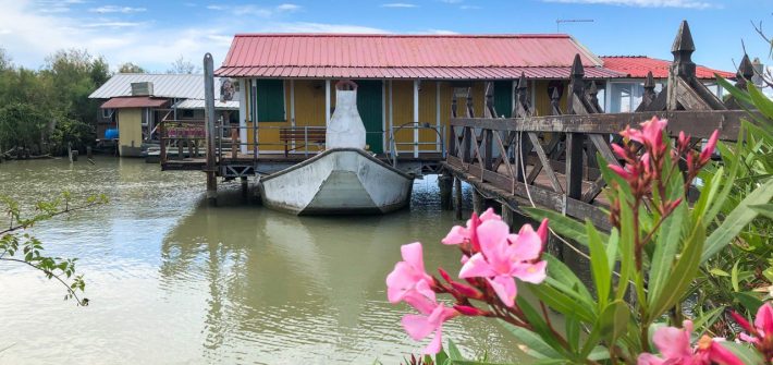casa sull'acqua sul fiume po