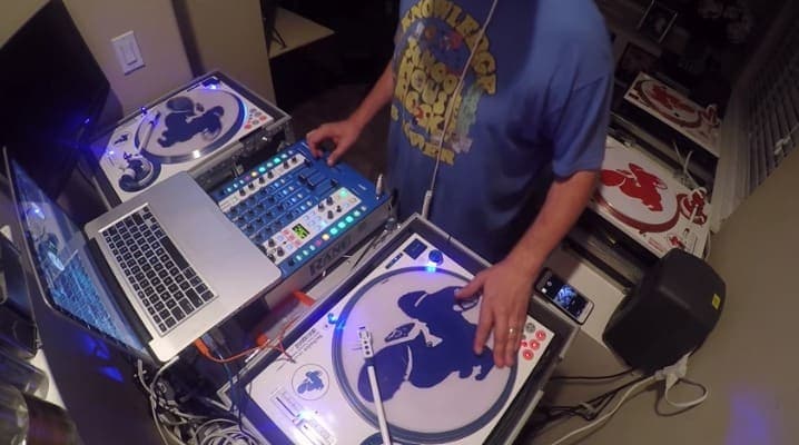 This 3-Minute Mix Pleasantly Intersects Top 40 Rap, Old School & Turntablism (Video) - @AFH Ambrosia for Heads 1 This 3-Minute Mix Pleasantly Intersects Top 40 Rap, Old School & Turntablism (Video) - @AFH Ambrosia for Heads Artes & contextos Turntablism