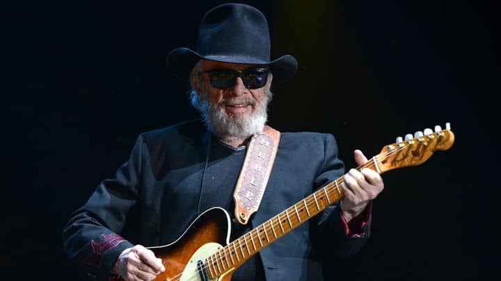 #merlehaggard - Merle Haggard Makes Surprise Return to the Stage - @Rolling Stone 1 #merlehaggard - Merle Haggard Makes Surprise Return to the Stage - @Rolling Stone Artes & contextos Merle Haggard