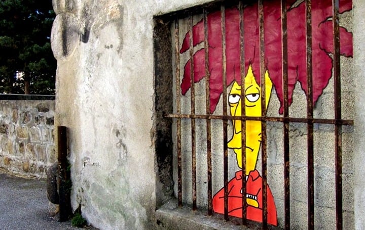 @YouTube "Genius Graffiti Art That Will Make You Smile" 1 Graffiti Art That Will Make You Smile